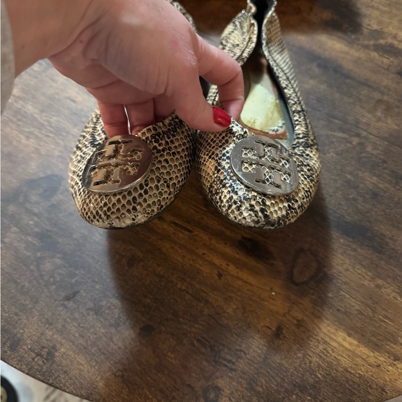 3 for 1 Deal - Tory Burch Black Leather Flats with Gold Logo plus more… - Picture 8 of 10